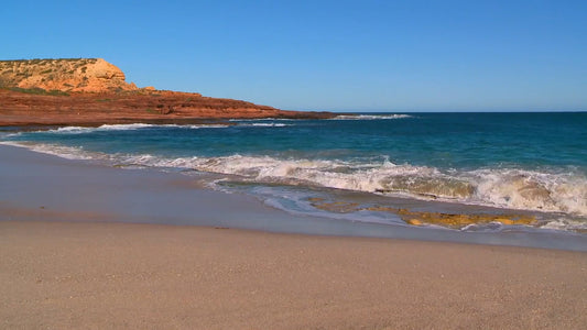 BEACH - Crashing Waves on an Australian Beach