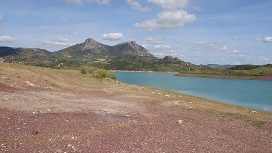 Nature Walk – Emerald Lakes with Mountain Scenery